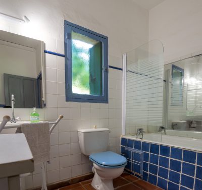 Gites et Chambres Hôtes le Le Mas Bazan Gîtes & Chambres d'hôtes à Proximité de Collioure prêt de Collioure suite familiale-famille-vacances-chambre