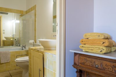 Gites et Chambres Hôtes le Le Mas Bazan Gîtes & Chambres d'hôtes à Proximité de Collioure prêt de Collioure chambre d'hote-chambre-séjour-salle de bain-spacieux