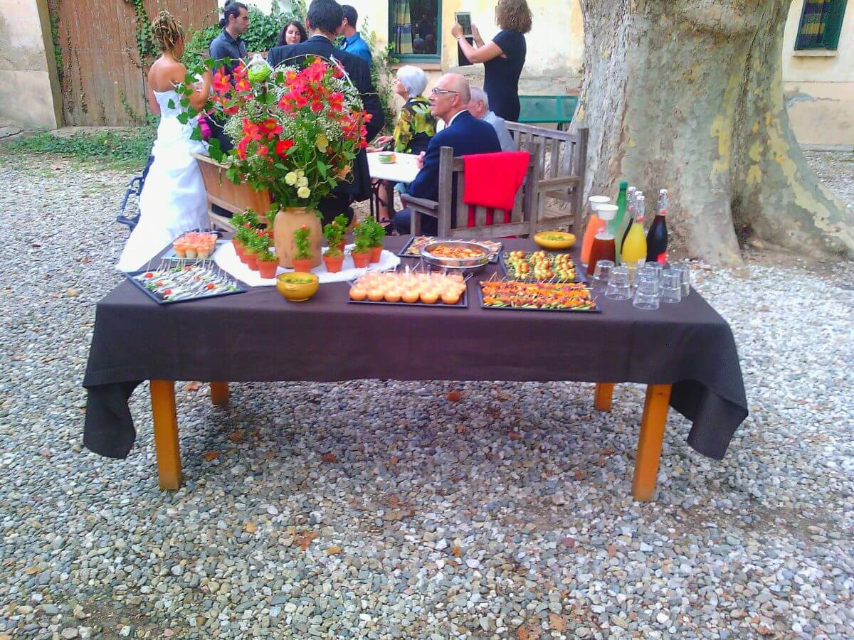 Gites et Chambres Hôtes le Le Mas Bazan Gîtes & Chambres d'hôtes à Proximité de Collioure prêt de Collioure buffet-sejour-detente-maison-hote