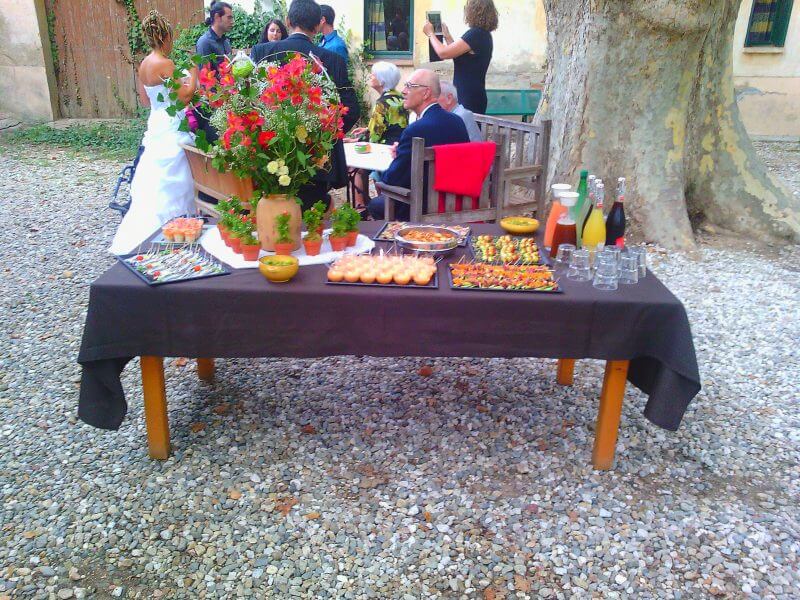 Gites et Chambres Hôtes le Le Mas Bazan Gîtes & Chambres d'hôtes à Proximité de Collioure prêt de Collioure buffet-sejour-detente-maison-hote