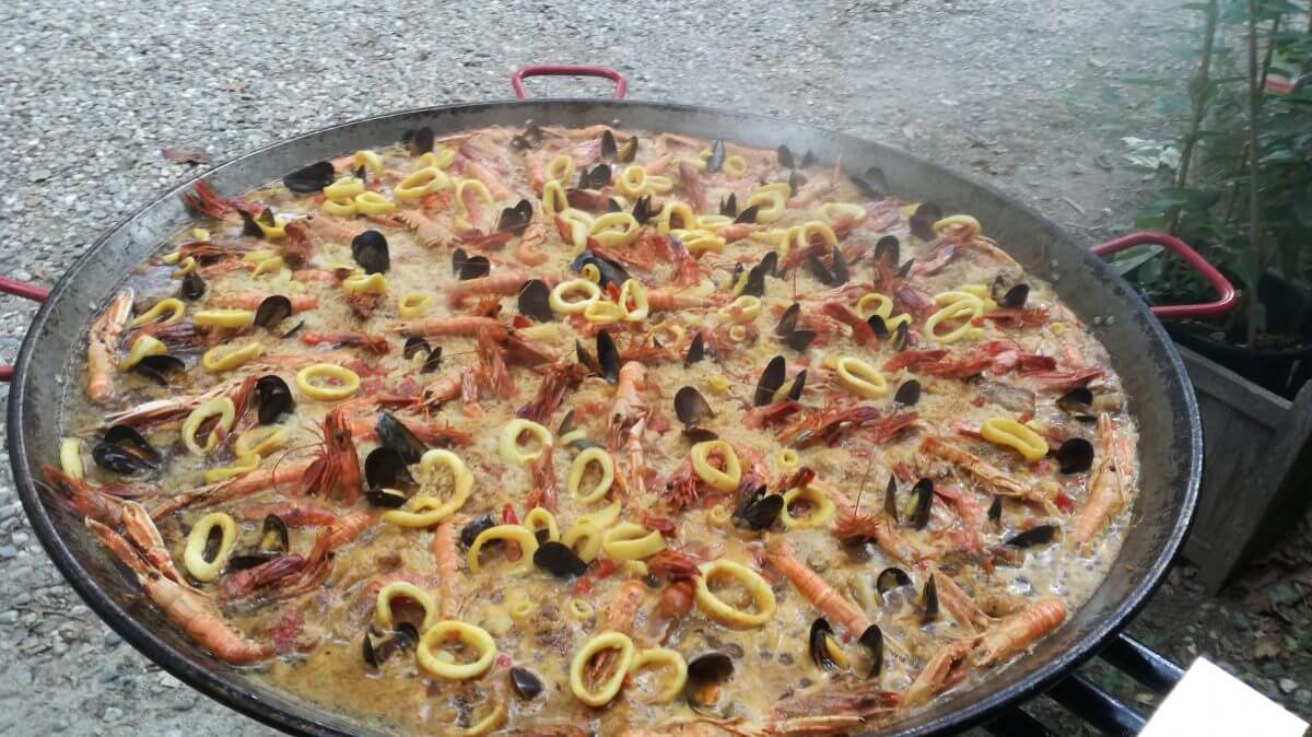 Gites et Chambres Hôtes le Le Mas Bazan Gîtes & Chambres d'hôtes à Proximité de Collioure prêt de Collioure paella-reception-evenement-sejour-gite-hote