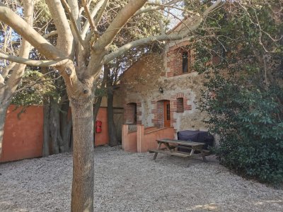 Gites et Chambres Hôtes le Le Mas Bazan Gîtes & Chambres d'hôtes à Proximité de Collioure prêt de Collioure gites en France-cours-nature-charme-extérieur